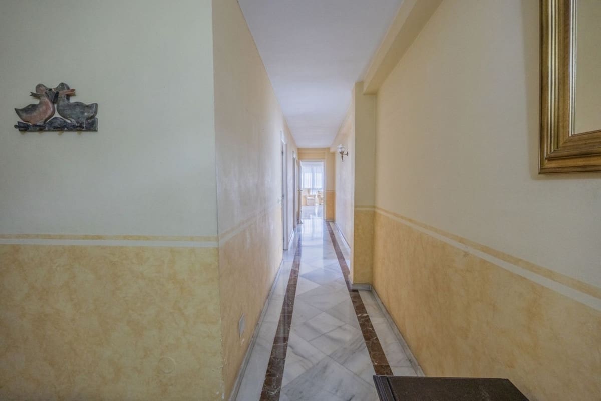 4 bedroom Apartment for sale in Marbella - € 690,000 (Ref: 9480165)