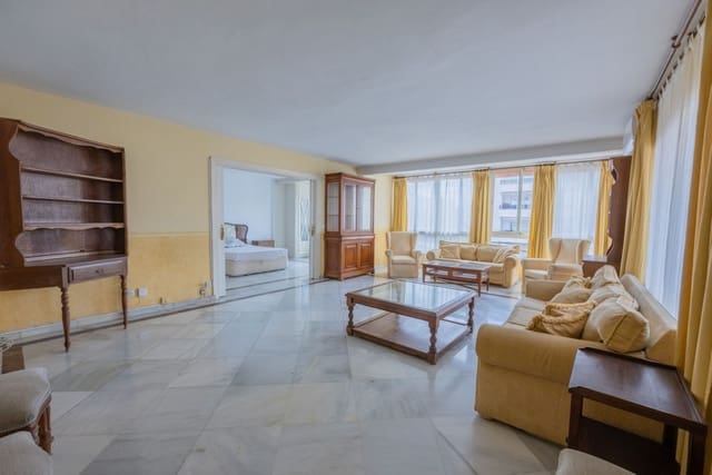 4 bedroom Apartment for sale in Marbella - € 690,000 (Ref: 9480165)