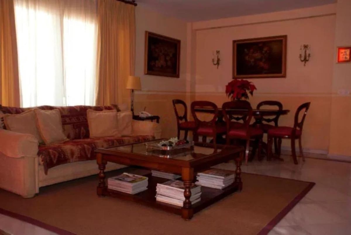 4 bedroom Apartment for sale in Marbella - € 690,000 (Ref: 9480165)