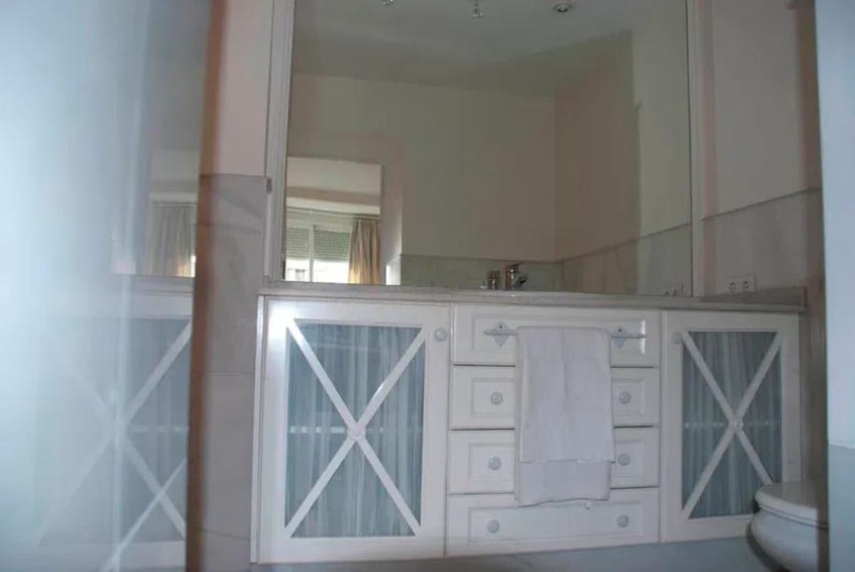 4 bedroom Apartment for sale in Marbella - € 690,000 (Ref: 9480165)