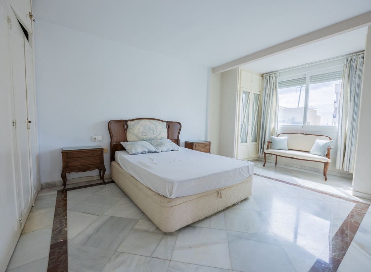 4 bedroom Apartment for sale in Marbella - € 690,000 (Ref: 9480165)