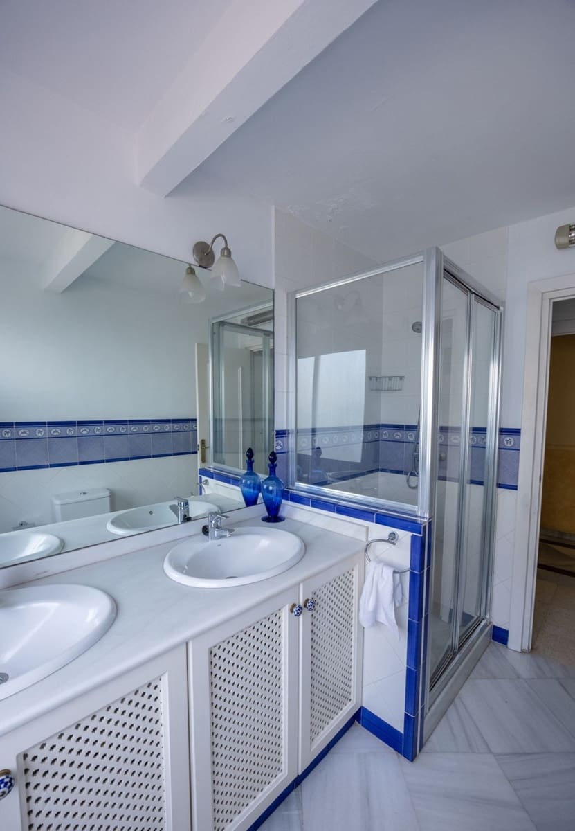 4 bedroom Apartment for sale in Marbella - € 690,000 (Ref: 9480165)