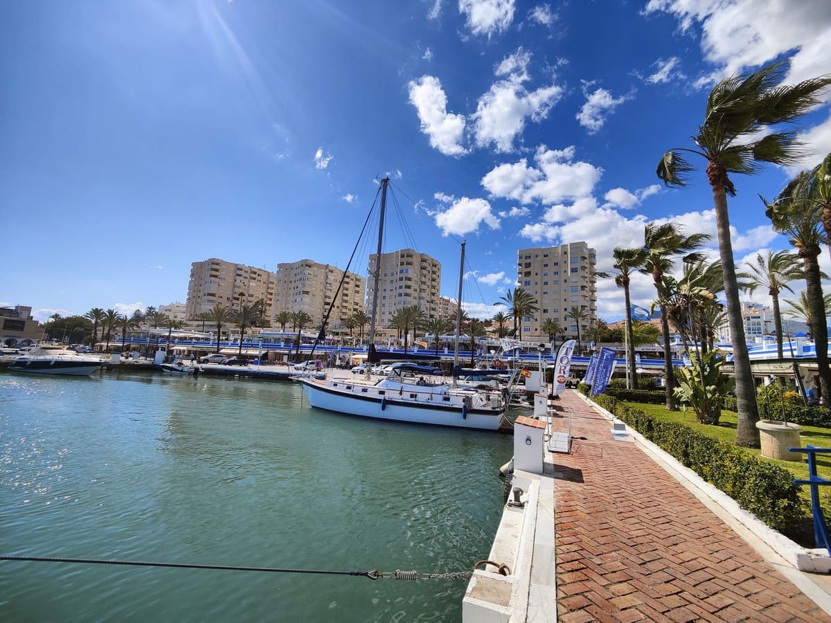 4 soveværelse Lejlighed til salg i Estepona med swimmingpool garage - € 690.000 (Ref: 9480166)