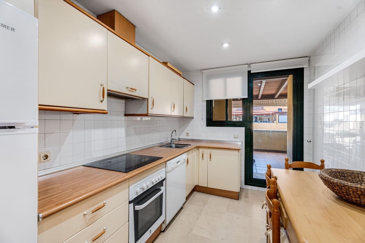 Ático de 3 habitaciones en San Pedro de Alcantara en venta con piscina - 690.000 € (Ref: 9480169)