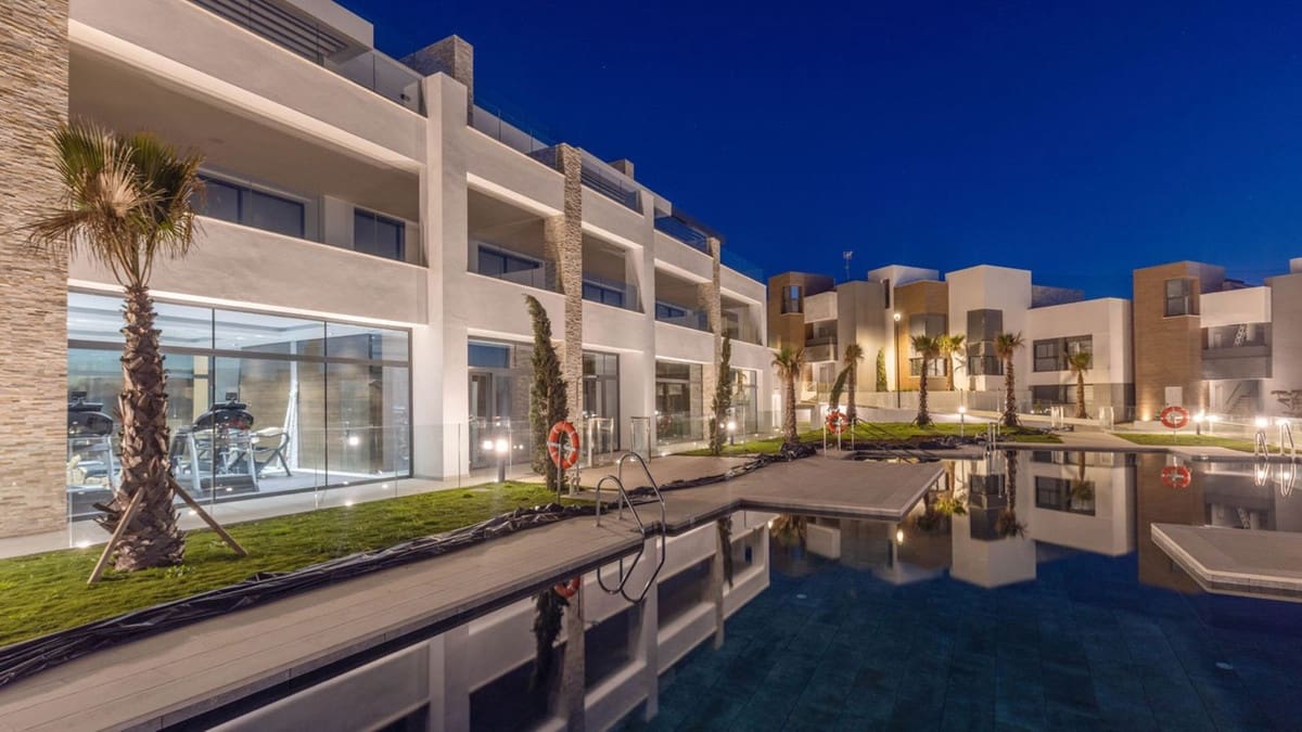 2 bedroom Apartment for sale in Cabopino with pool - € 690,000 (Ref: 9480170)