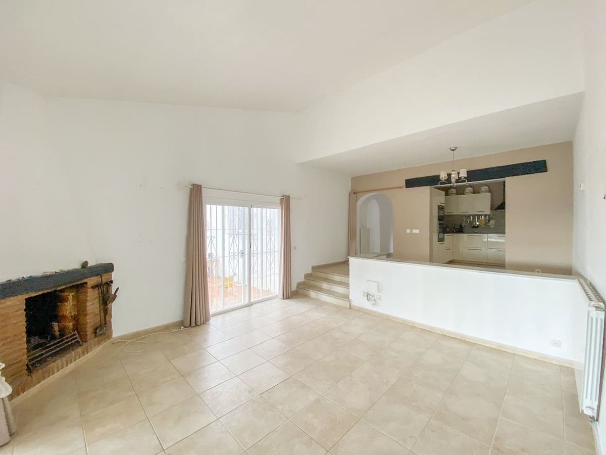 3 bedroom Villa for sale in Calahonda with garage - € 690,000 (Ref: 9480171)