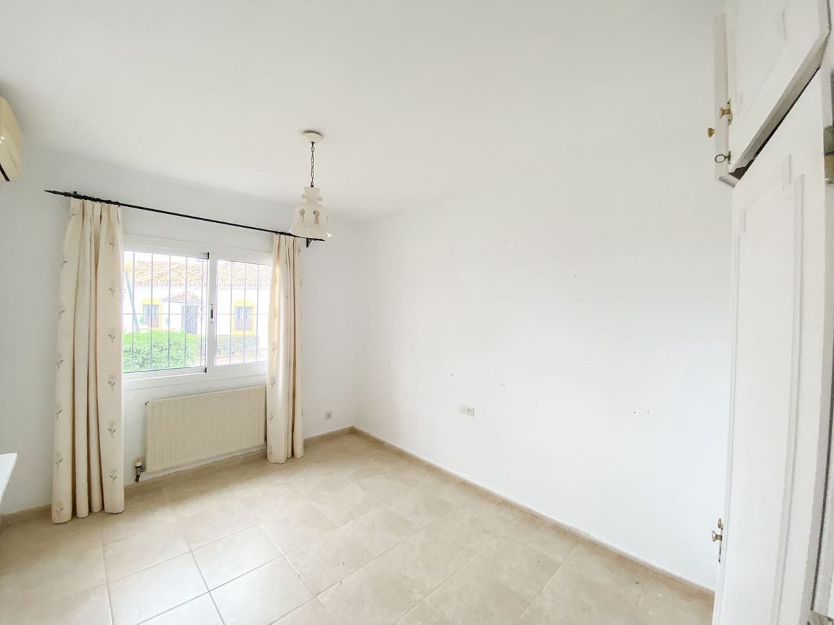 3 bedroom Villa for sale in Calahonda with garage - € 690,000 (Ref: 9480171)