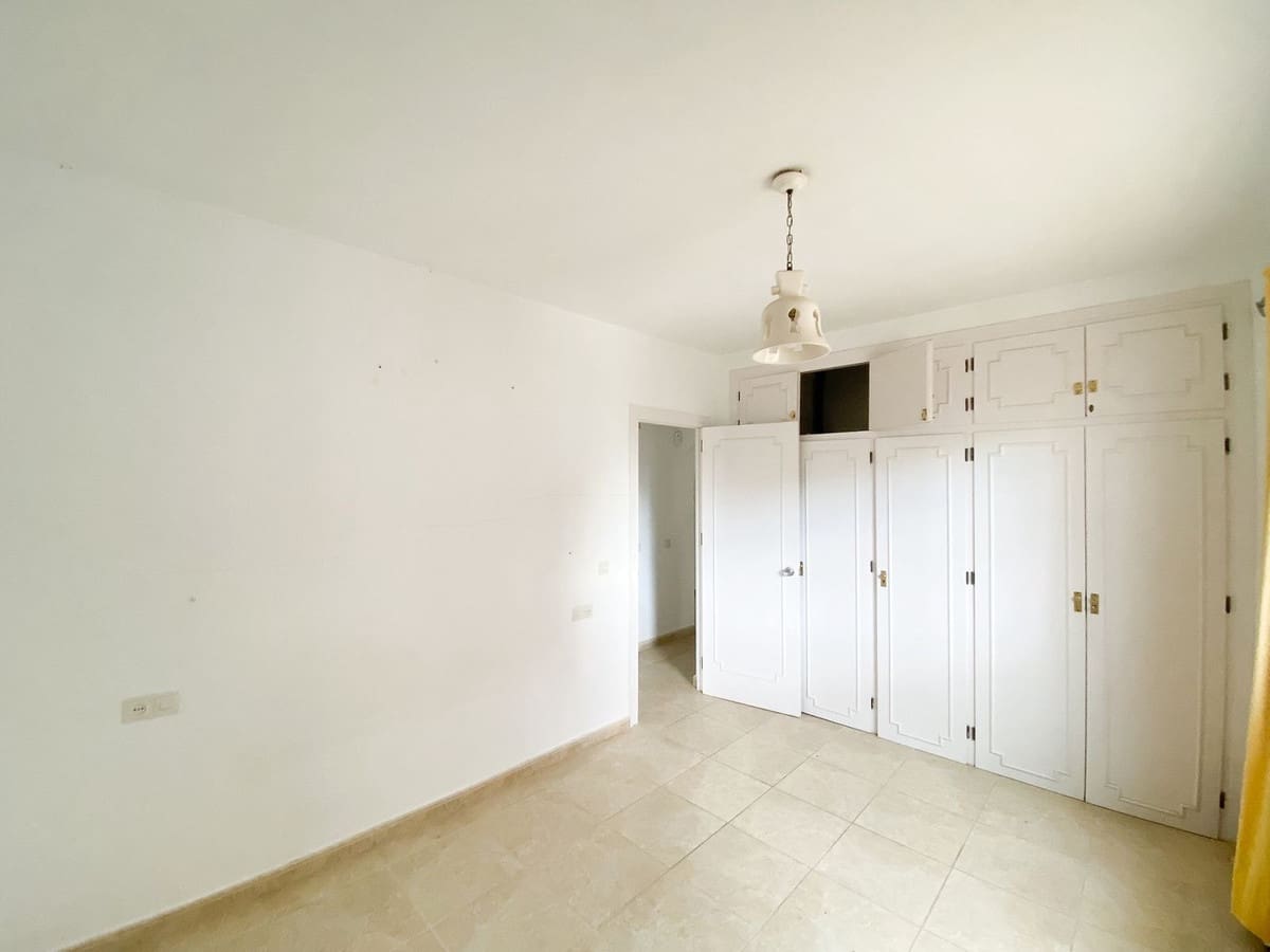 3 bedroom Villa for sale in Calahonda with garage - € 690,000 (Ref: 9480171)