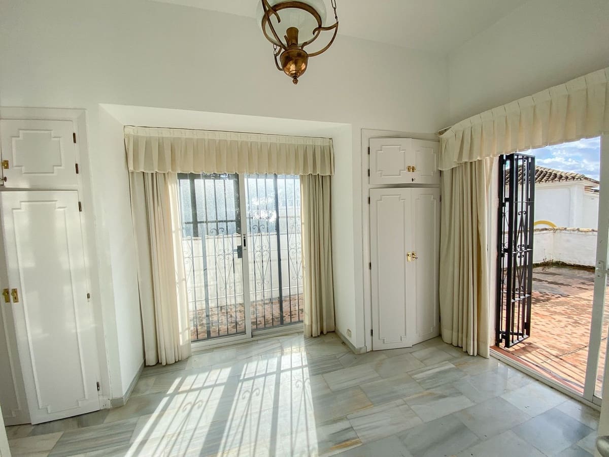 3 bedroom Villa for sale in Calahonda with garage - € 690,000 (Ref: 9480171)