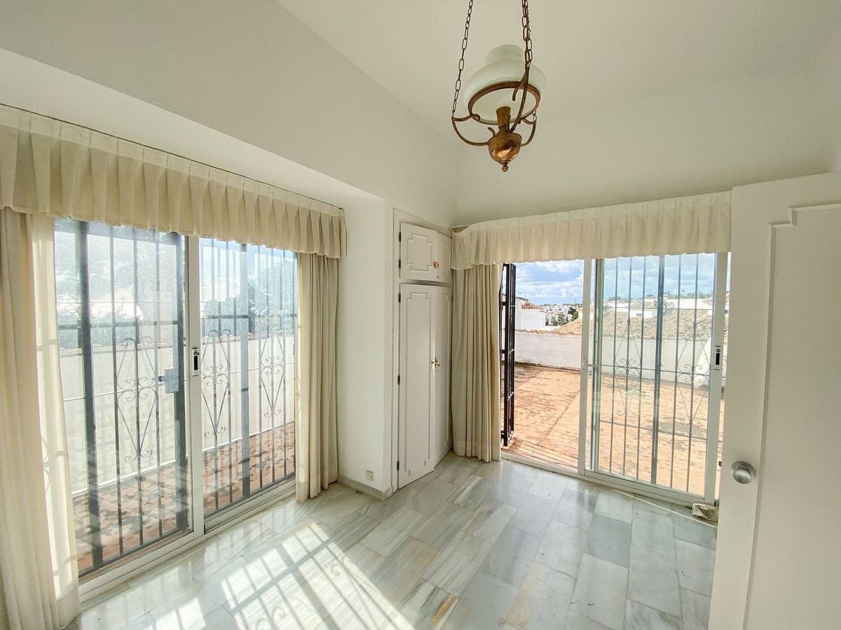 3 bedroom Villa for sale in Calahonda with garage - € 690,000 (Ref: 9480171)