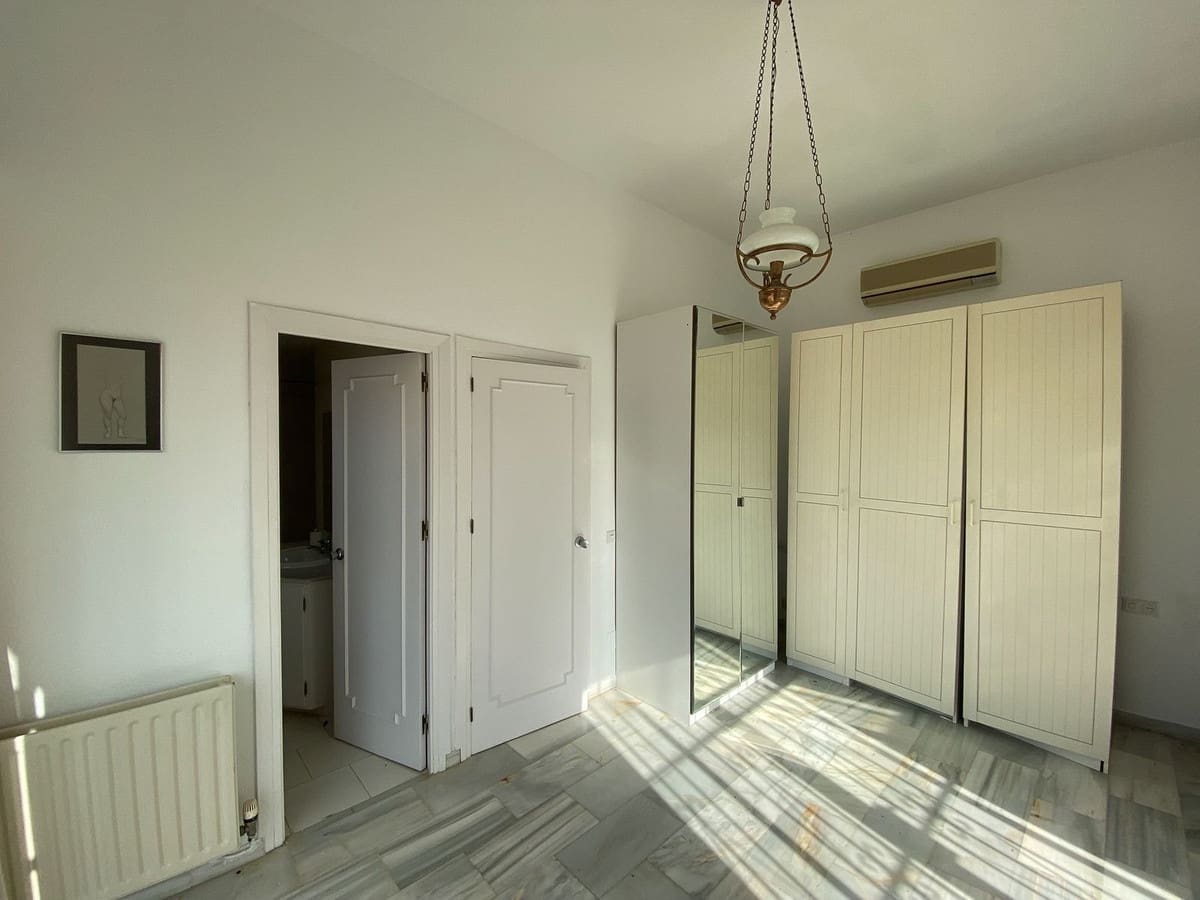 3 bedroom Villa for sale in Calahonda with garage - € 690,000 (Ref: 9480171)