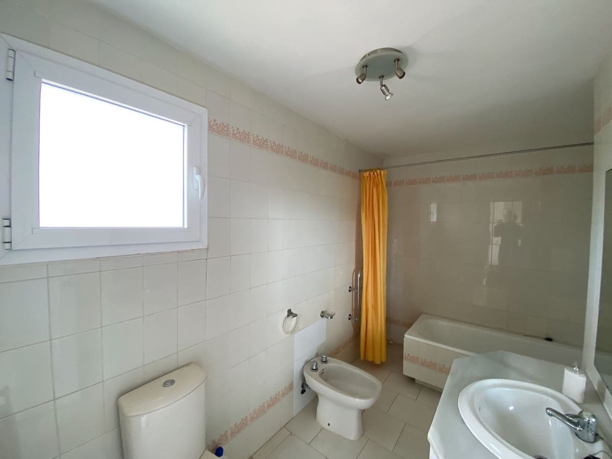 3 bedroom Villa for sale in Calahonda with garage - € 690,000 (Ref: 9480171)