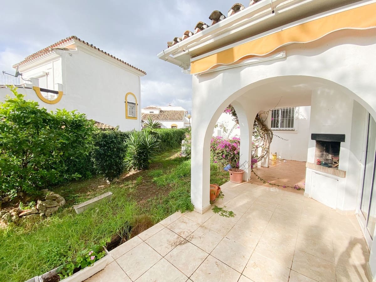 3 bedroom Villa for sale in Calahonda with garage - € 690,000 (Ref: 9480171)