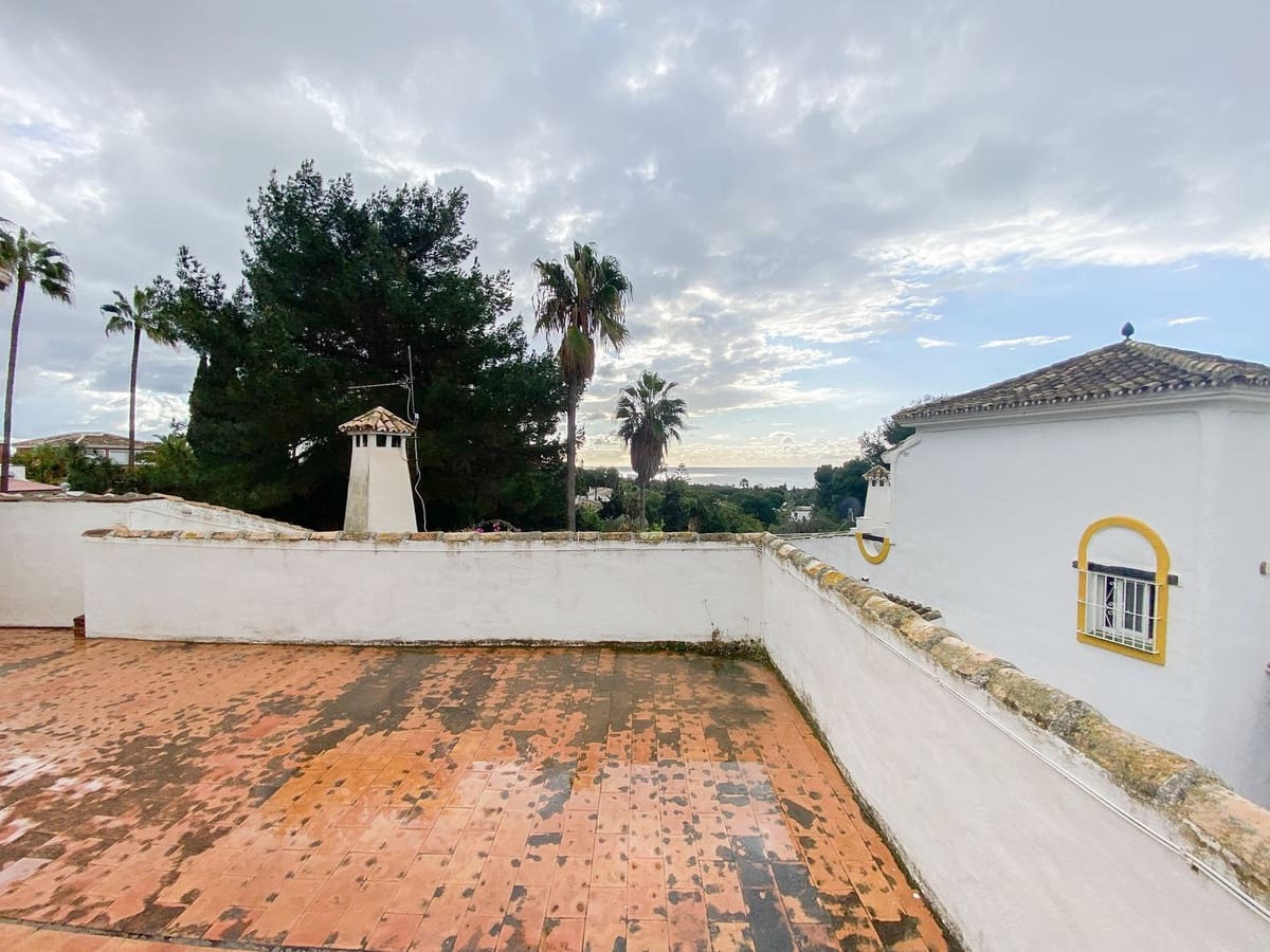 3 bedroom Villa for sale in Calahonda with garage - € 690,000 (Ref: 9480171)