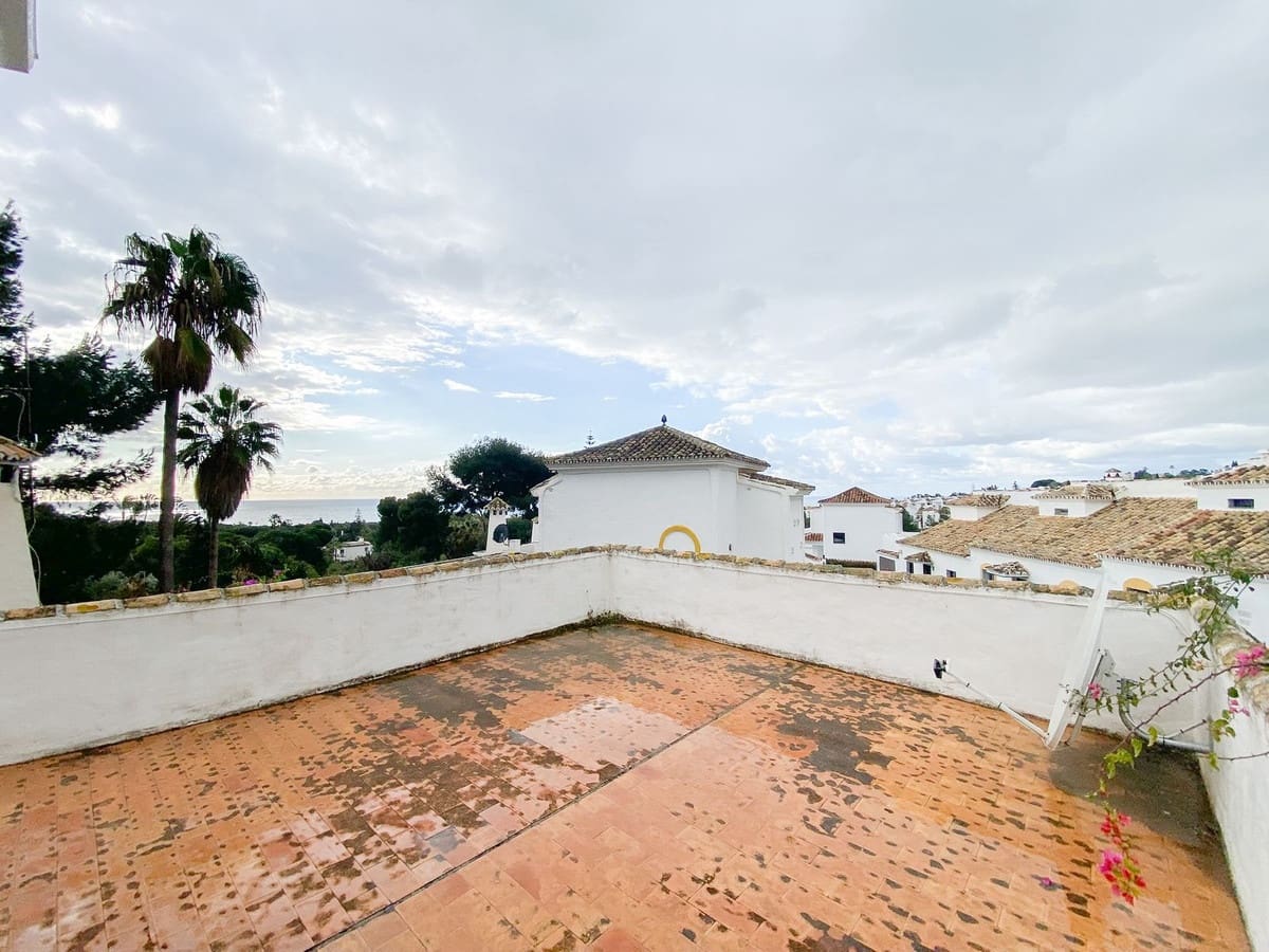 3 bedroom Villa for sale in Calahonda with garage - € 690,000 (Ref: 9480171)