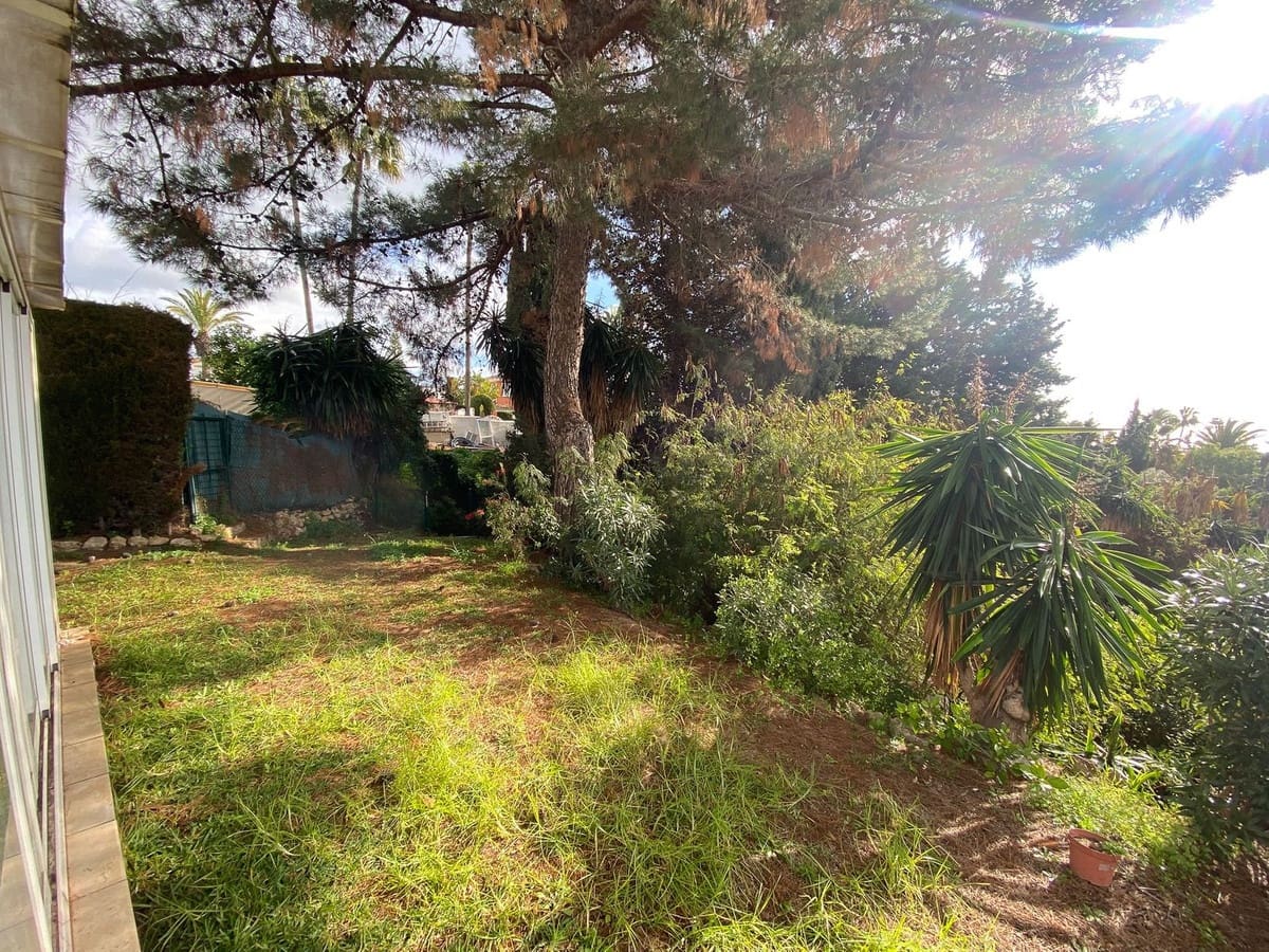 3 bedroom Villa for sale in Calahonda with garage - € 690,000 (Ref: 9480171)