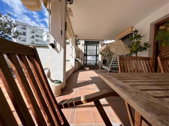 4 bedroom Semi-detached Villa for sale in La Dama de Noche - La Alzambra, Marbella with pool garage - € 690,000 (Ref: 9480172)