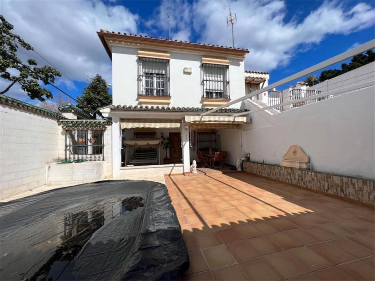 4 bedroom Semi-detached Villa for sale in Nueva Andalucia with pool garage - € 690,000 (Ref: 9480172)