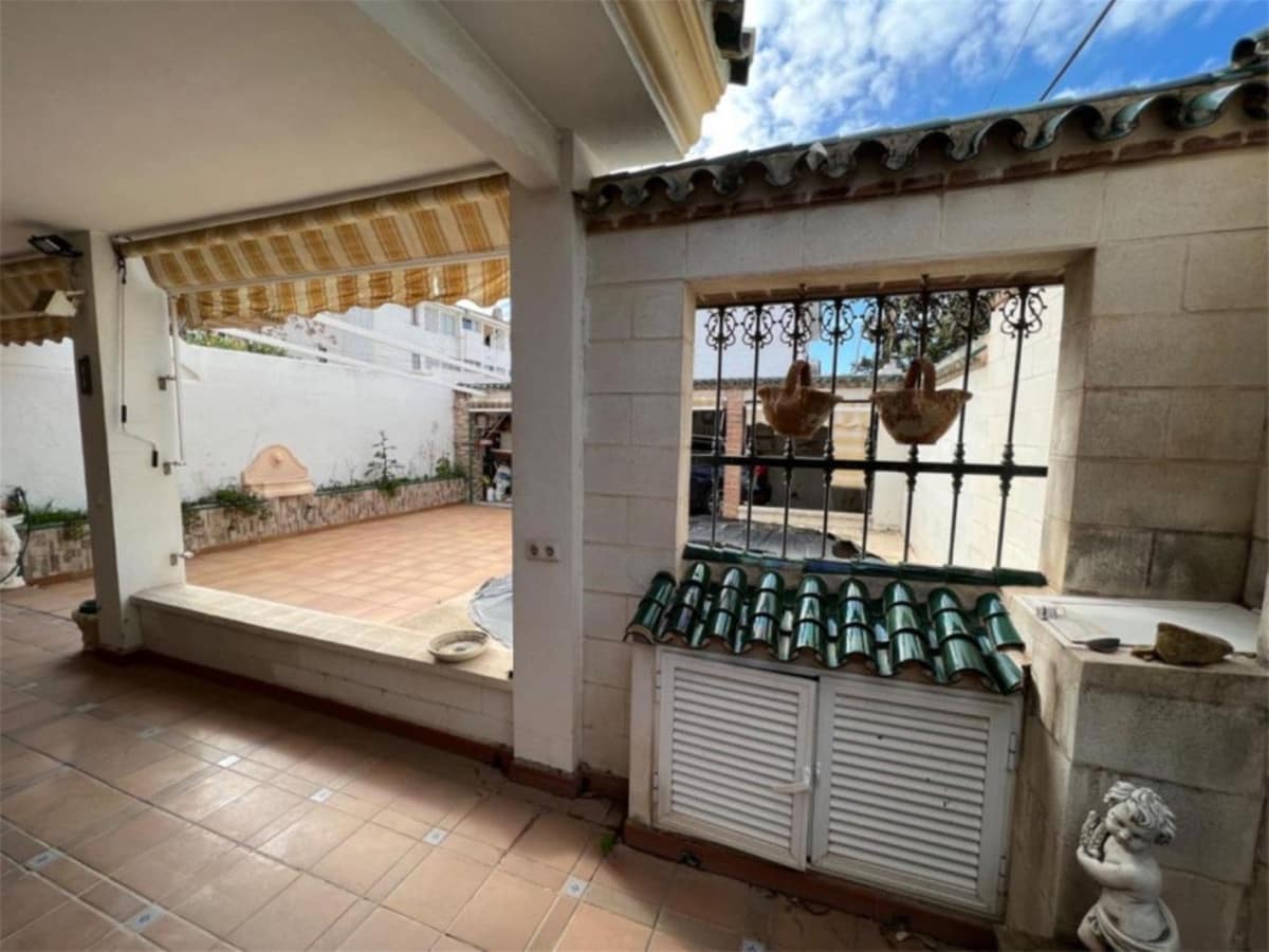 4 bedroom Semi-detached Villa for sale in Nueva Andalucia with pool garage - € 690,000 (Ref: 9480172)