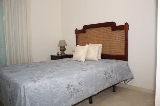 Casa de 3 habitaciones en Centro, Estepona en venta con piscina - 690.000 € (Ref: 9480173)