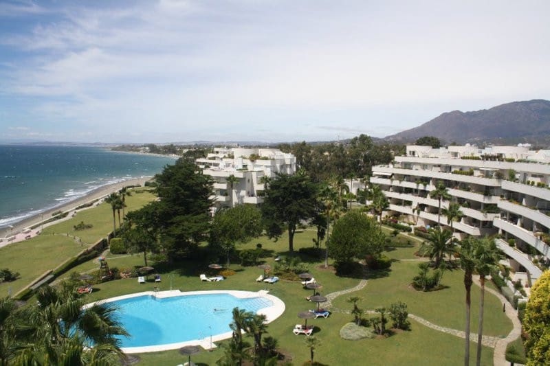 Casa de 3 habitaciones en Estepona en venta con piscina - 690.000 € (Ref: 9480173)