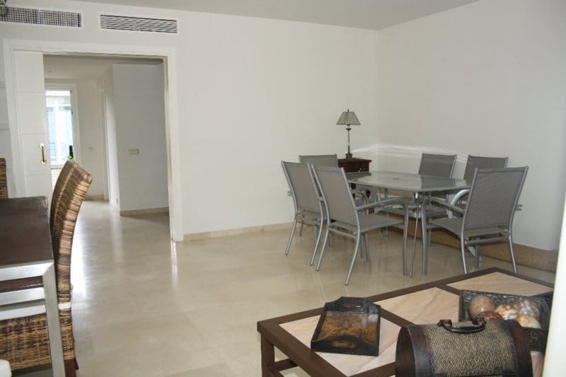 Casa de 3 habitaciones en Estepona en venta con piscina - 690.000 € (Ref: 9480173)