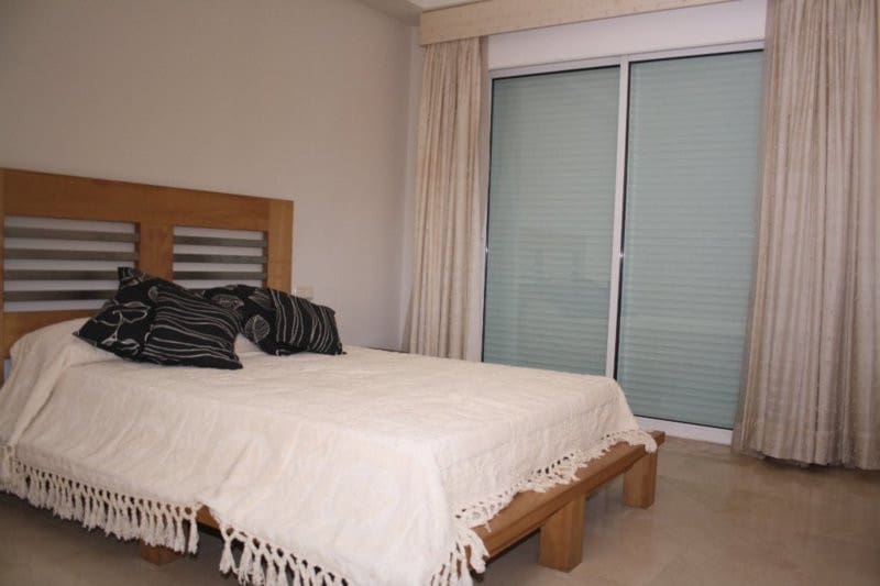 Casa de 3 habitaciones en Estepona en venta con piscina - 690.000 € (Ref: 9480173)