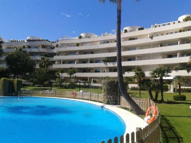 Casa de 3 habitaciones en Centro, Estepona en venta con piscina - 690.000 € (Ref: 9480173)