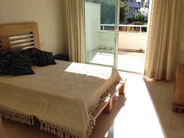 Casa de 3 habitaciones en Centro, Estepona en venta con piscina - 690.000 € (Ref: 9480173)