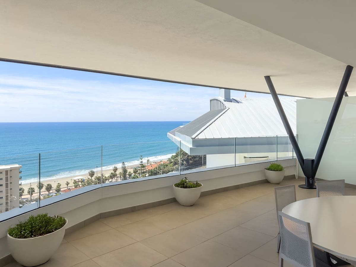 Apartamento de 2 habitaciones en Fuengirola en venta con piscina - 695.000 € (Ref: 9480178)