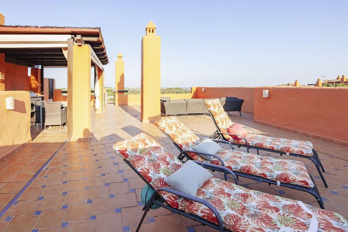 3 bedroom Penthouse for sale in Benahavis with pool garage - € 695,000 (Ref: 9480181)