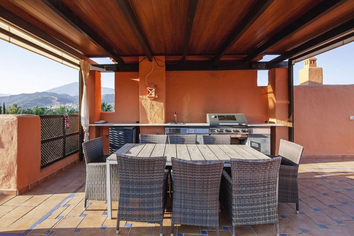 3 bedroom Penthouse for sale in Benahavis with pool garage - € 695,000 (Ref: 9480181)