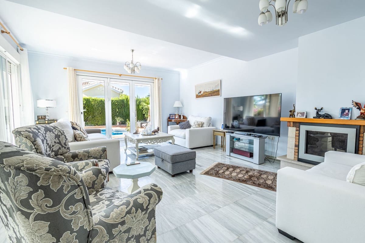 3 bedroom Villa for sale in Alhaurin Golf with pool - € 695,000 (Ref: 9480182)