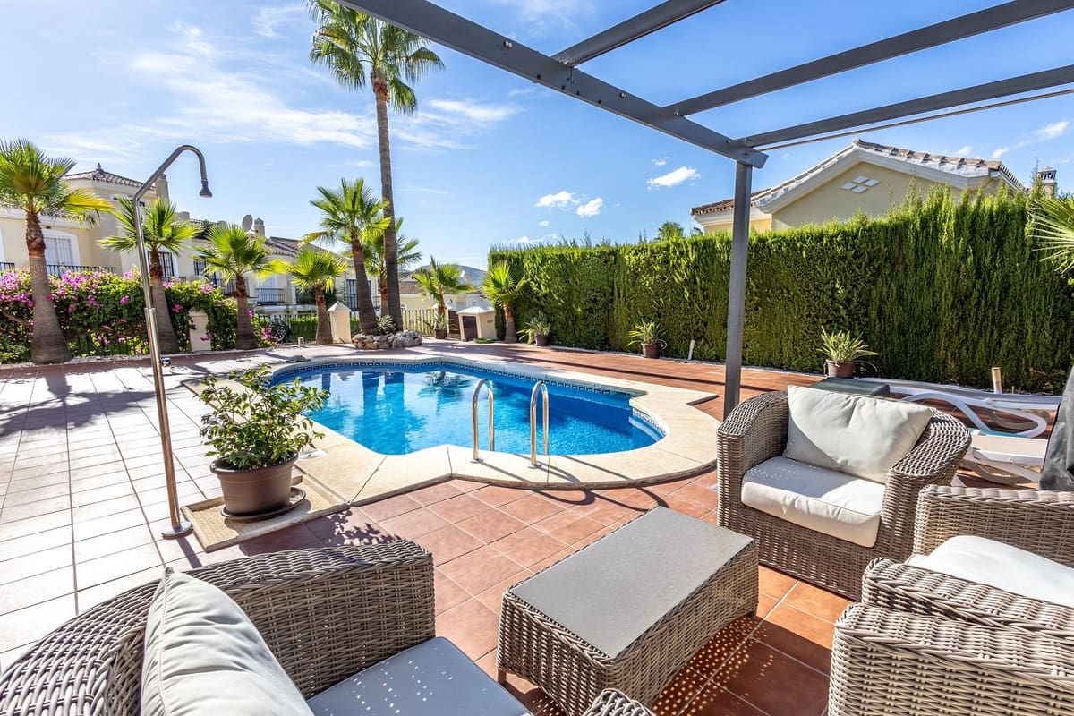 3 bedroom Villa for sale in Alhaurin Golf with pool - € 695,000 (Ref: 9480182)