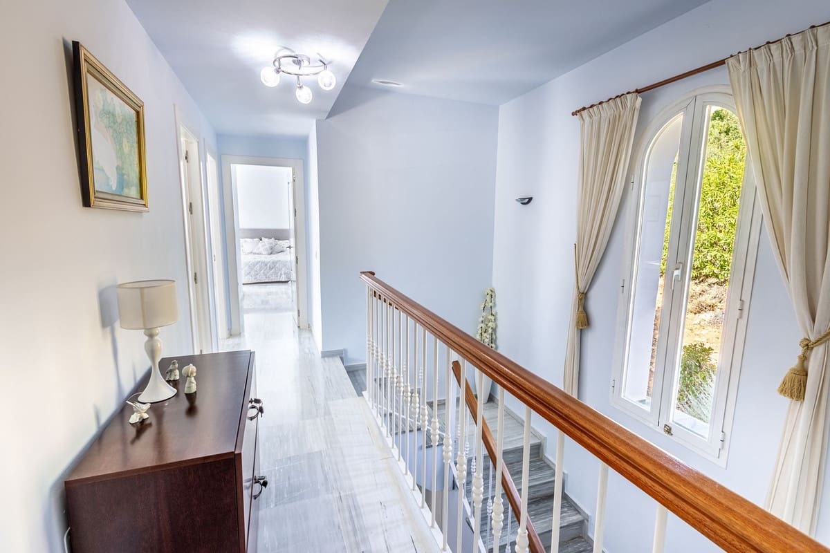 3 bedroom Villa for sale in Alhaurin Golf with pool - € 695,000 (Ref: 9480182)