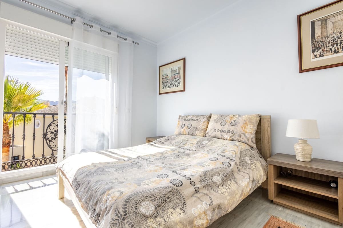 3 bedroom Villa for sale in Alhaurin Golf with pool - € 695,000 (Ref: 9480182)