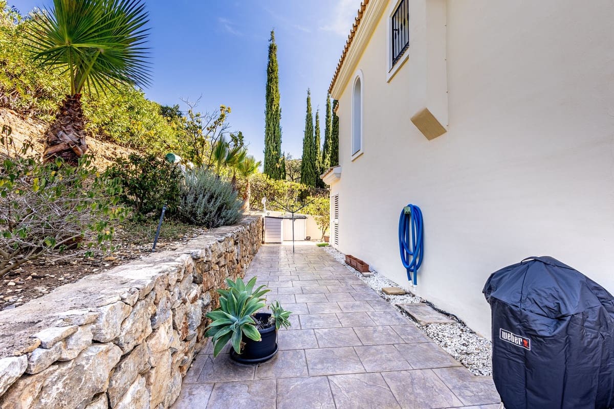 3 bedroom Villa for sale in Alhaurin Golf with pool - € 695,000 (Ref: 9480182)