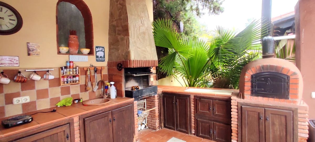 4 bedroom Villa for sale in Alhaurin el Grande with pool garage - € 695,000 (Ref: 9480183)