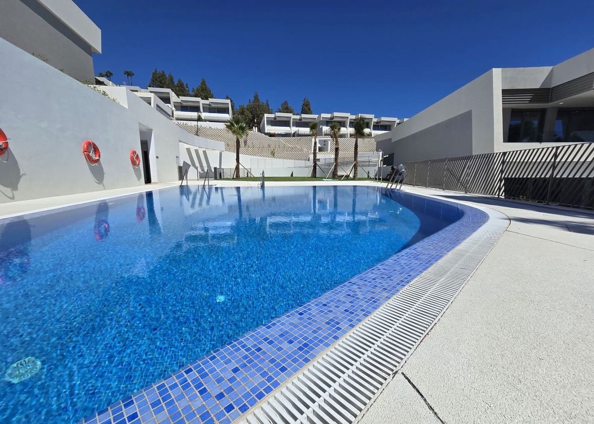 3 quarto Moradia Geminada para venda em Mijas Costa com piscina garagem - 695 000 € (Ref: 9480184)