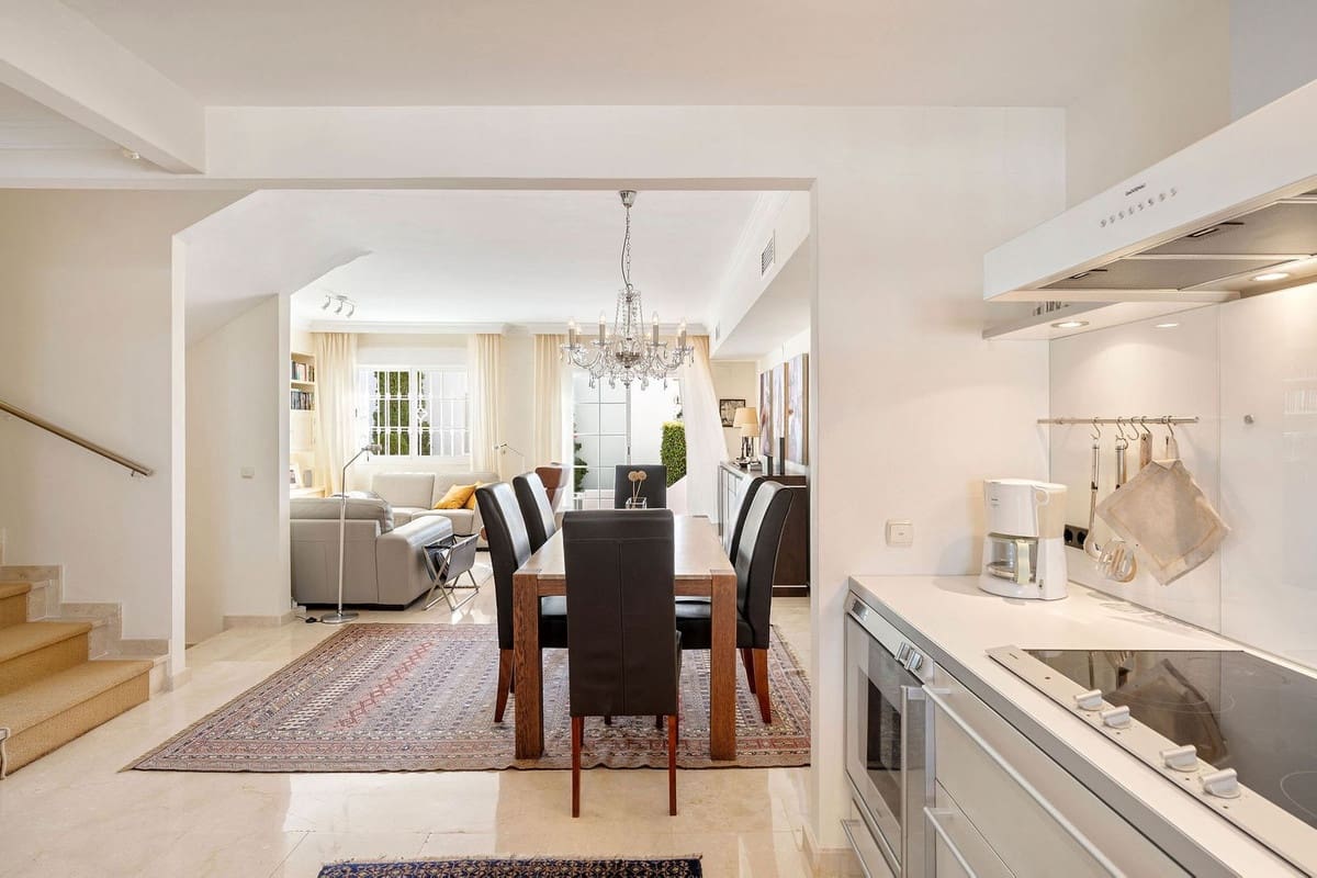 Casa de 3 habitaciones en Nueva Andalucia en venta con piscina garaje - 695.000 € (Ref: 9480186)