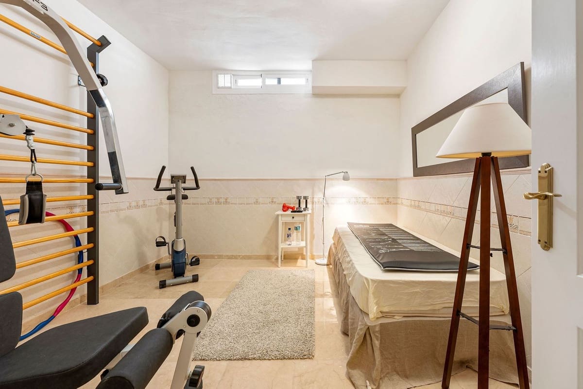 Casa de 3 habitaciones en Nueva Andalucia en venta con piscina garaje - 695.000 € (Ref: 9480186)