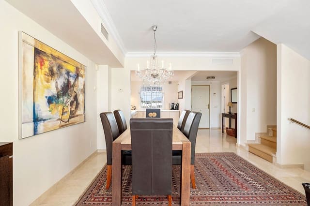 Casa de 3 habitaciones en La Dama de Noche - La Alzambra, Marbella en venta con piscina garaje - 695.000 € (Ref: 9480186)