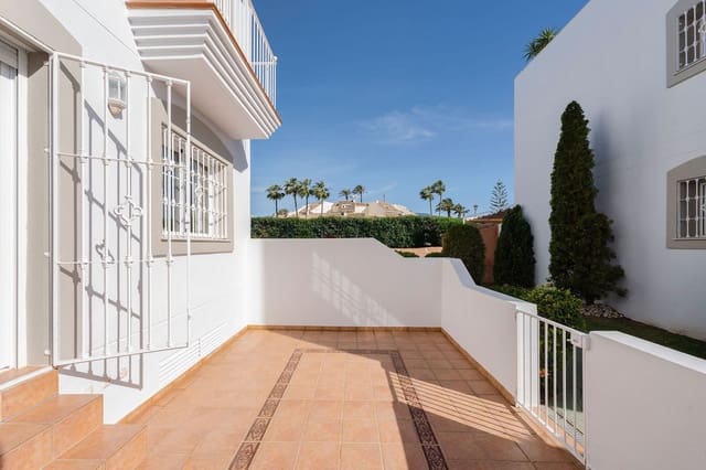 Casa de 3 habitaciones en La Dama de Noche - La Alzambra, Marbella en venta con piscina garaje - 695.000 € (Ref: 9480186)