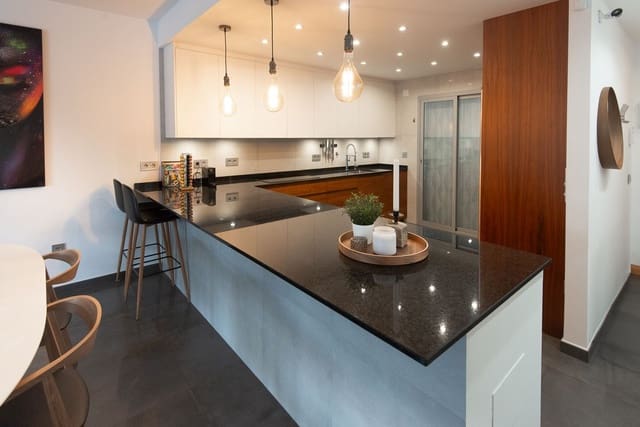 4 bedroom Penthouse for sale in Centro ciudad, Fuengirola with pool garage - € 699,000 (Ref: 9480192)