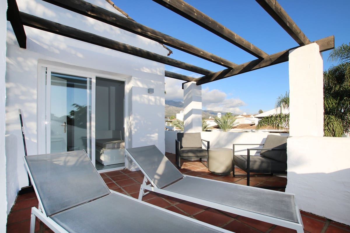 3 slaapkamer Penthouse te koop in Nueva Andalucia met zwembad - € 699.000 (Ref: 9480193)
