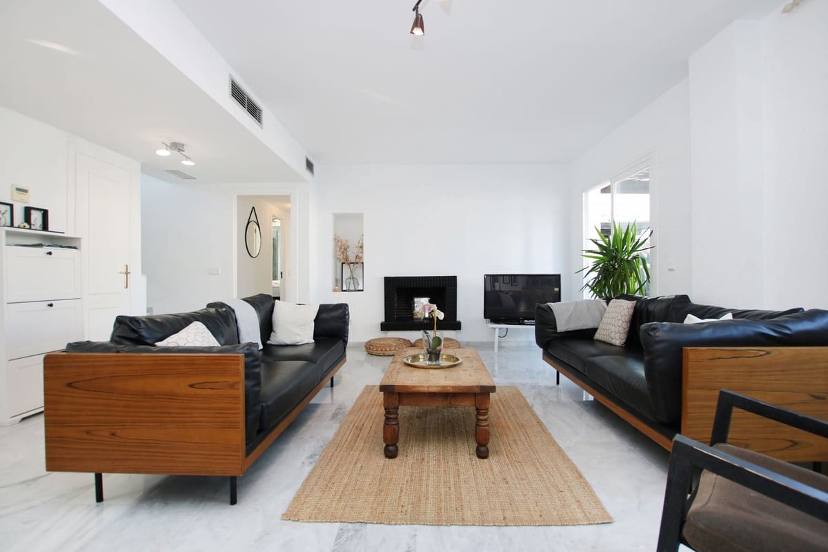 3 slaapkamer Penthouse te koop in Nueva Andalucia met zwembad - € 699.000 (Ref: 9480193)