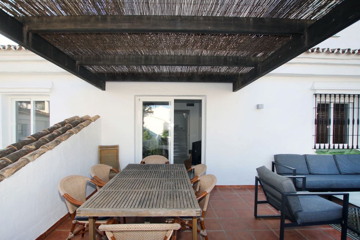 3 slaapkamer Penthouse te koop in Nueva Andalucia met zwembad - € 699.000 (Ref: 9480193)