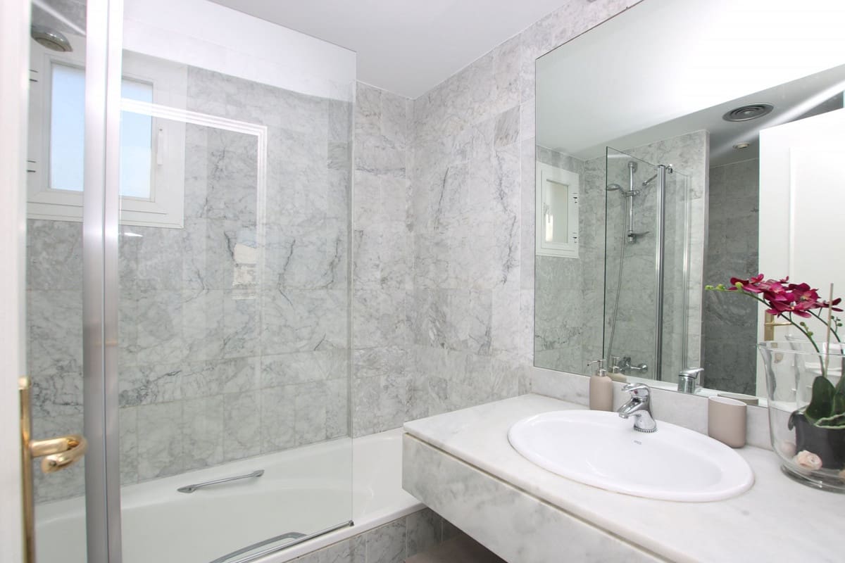 3 slaapkamer Penthouse te koop in Nueva Andalucia met zwembad - € 699.000 (Ref: 9480193)