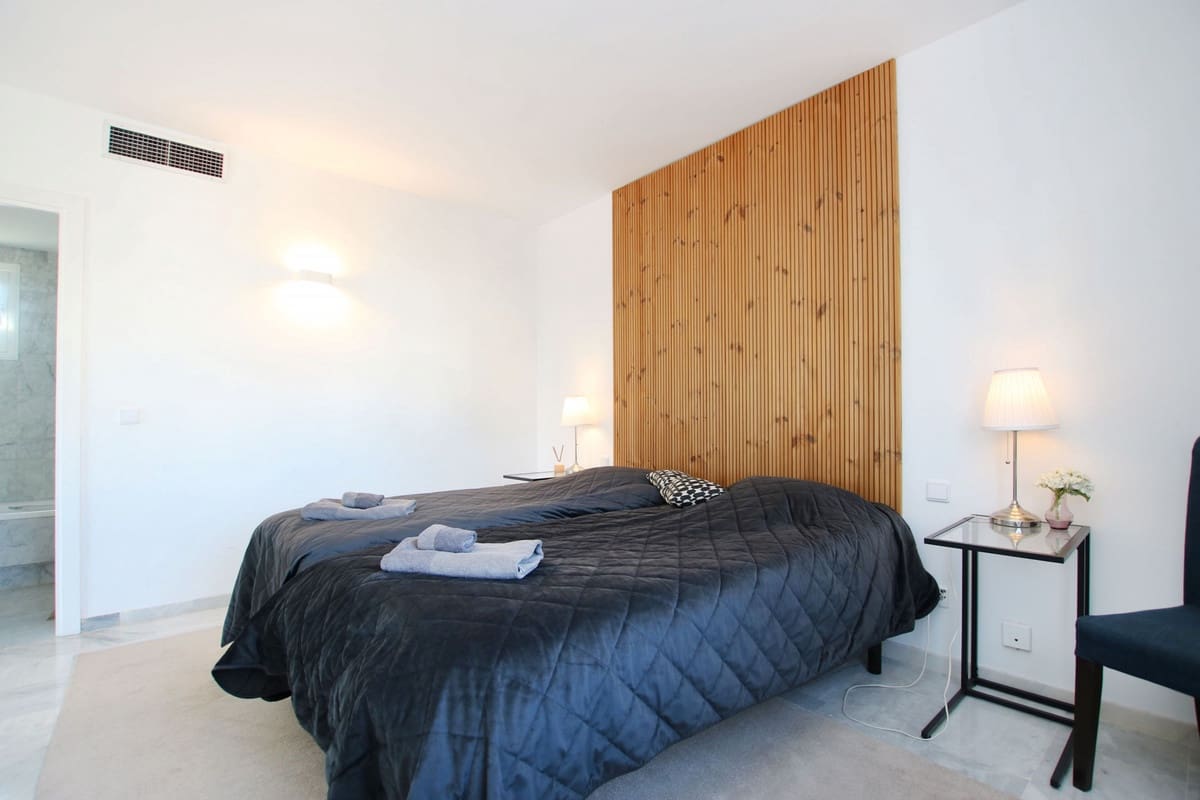 3 slaapkamer Penthouse te koop in Nueva Andalucia met zwembad - € 699.000 (Ref: 9480193)