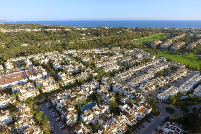 3 slaapkamer Penthouse te koop in La Dama de Noche - La Alzambra, Marbella met zwembad - € 699.000 (Ref: 9480193)